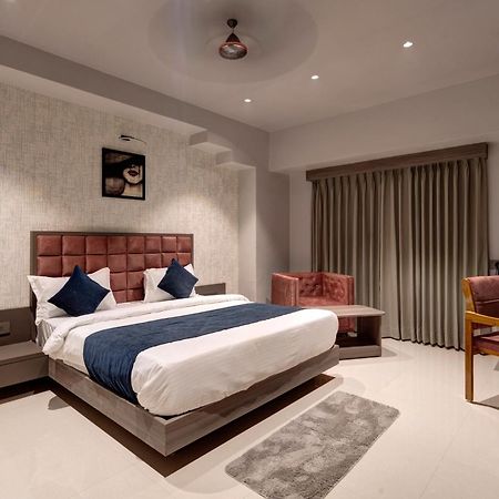 Hotel Sparsh Divine Ахмедабад Екстериор снимка
