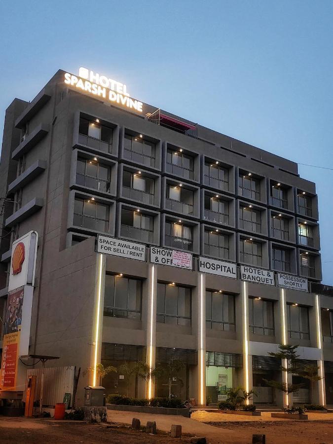 Hotel Sparsh Divine Ахмедабад Екстериор снимка
