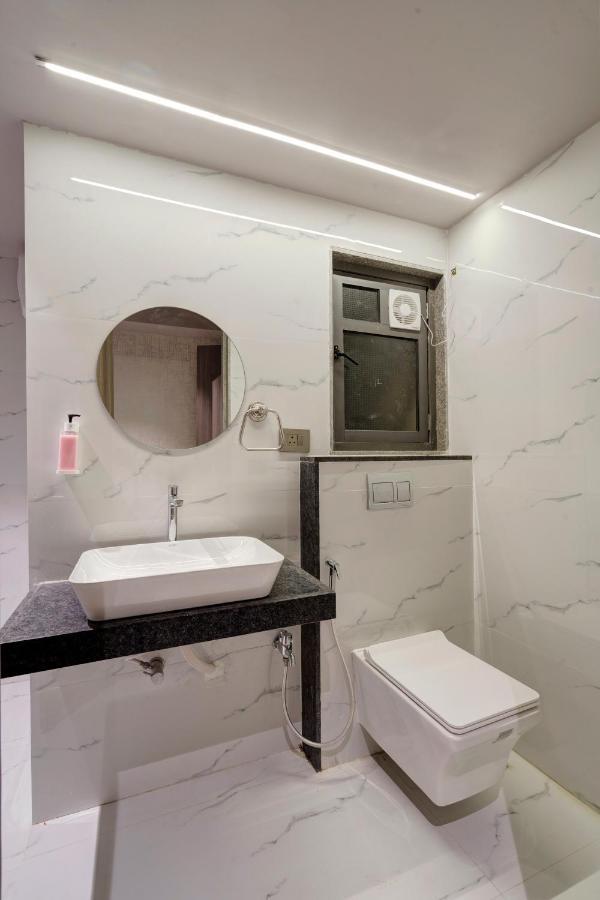 Hotel Sparsh Divine Ахмедабад Екстериор снимка
