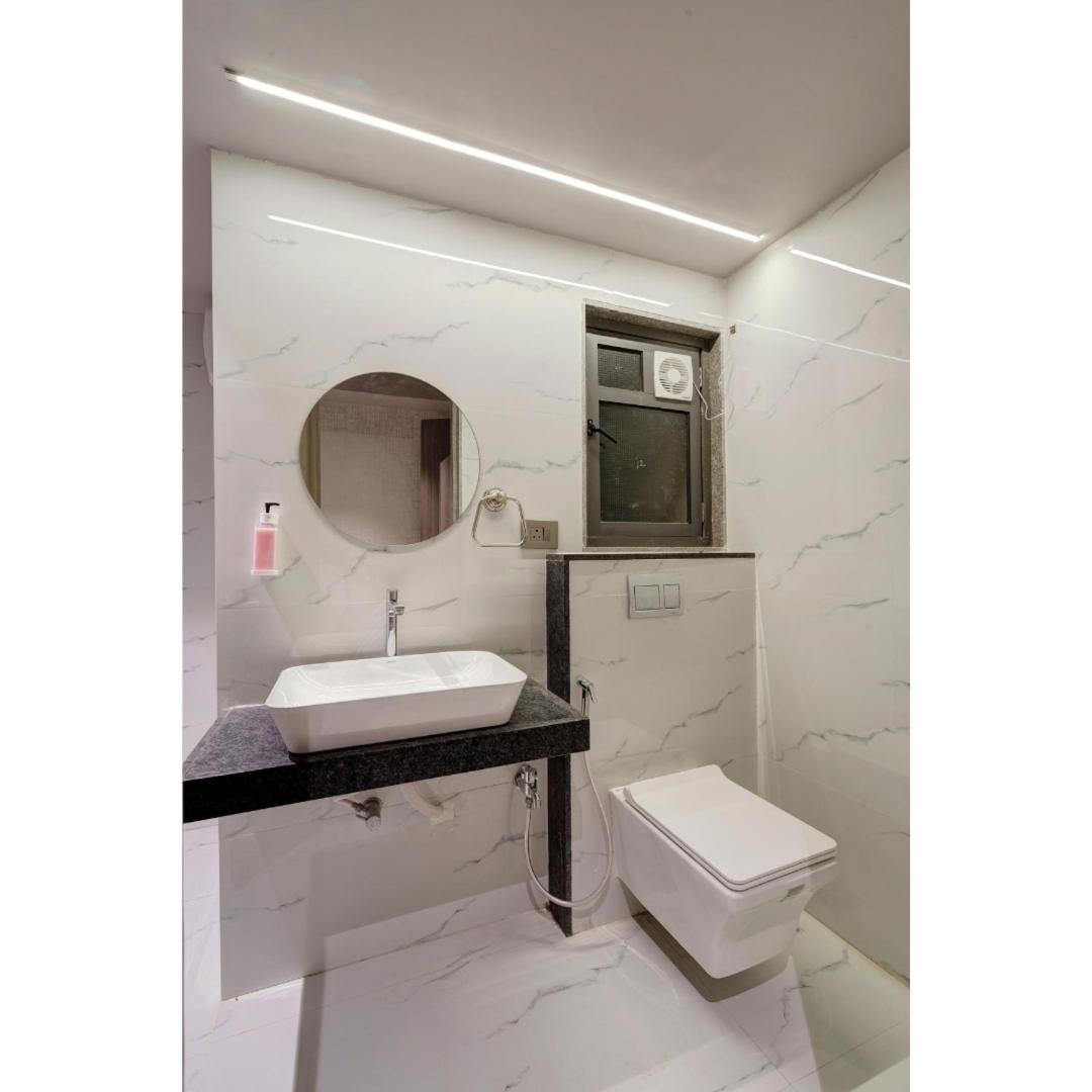 Hotel Sparsh Divine Ахмедабад Екстериор снимка